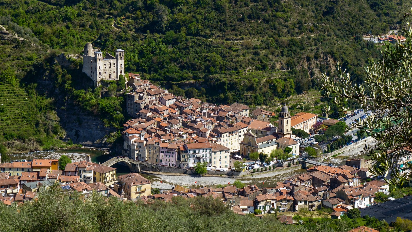 Dolceacqua borgo medievale con castello Doria